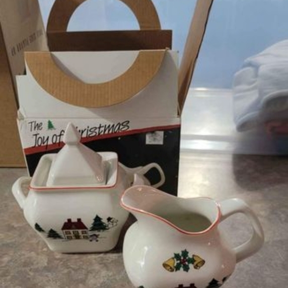 Christmas sugar and Creamer set - Picture 3 of 4